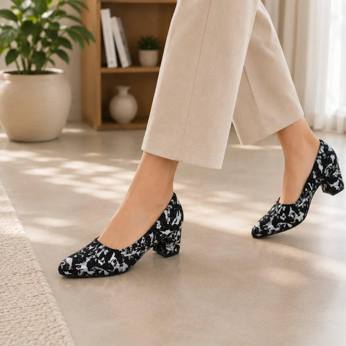 Noir Pumps
