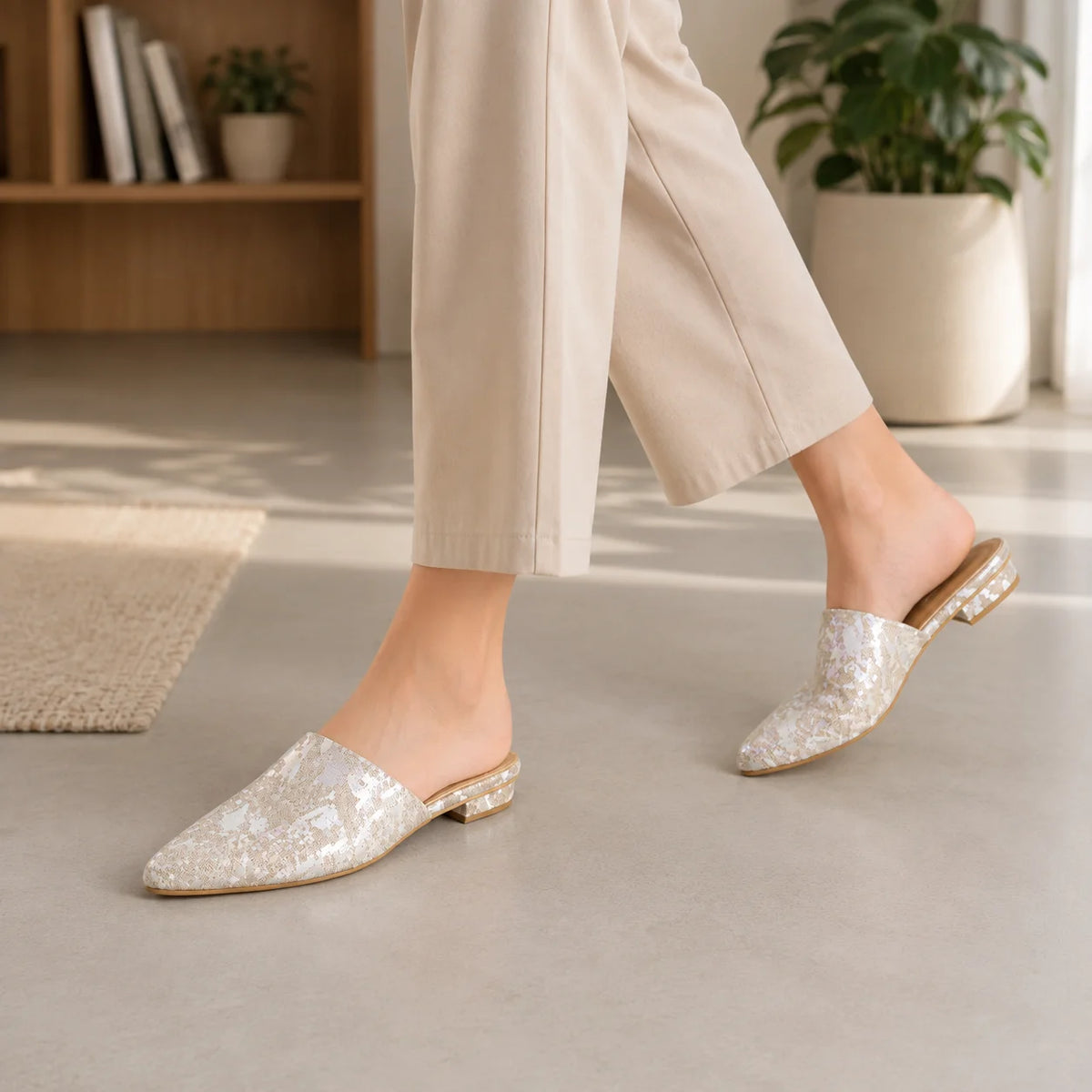 Noir Mules