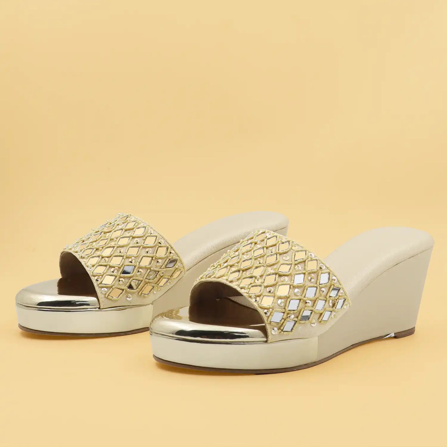 OYOQCHI women's 2.5-inch lightweight wedge slide sandals with cushioned footbed Gold color, pair view